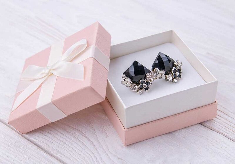 6 Reasons You Should Always Give Jewelry as a Gift