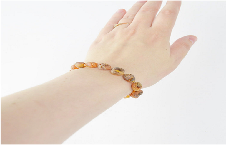 Top 10 Health Benefits of Wearing a Baltic Amber Bracelet